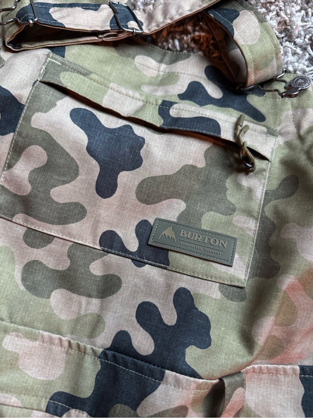 Burton Avalon Camo Bibs Snowpants Medium Snowboarding Winter - Picture 6 of 6